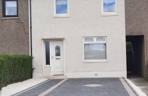 Dunfermline House | Ideal Road Trip Dunfermline Home - Free Parking