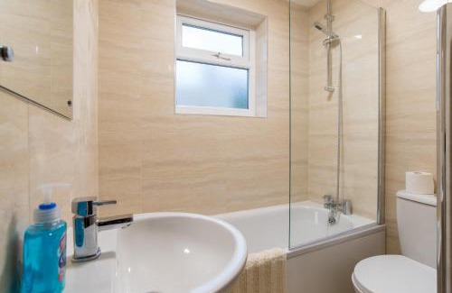 Riverside Apartment | Ideal Two Bedroom Apartment near Centre & Stadium