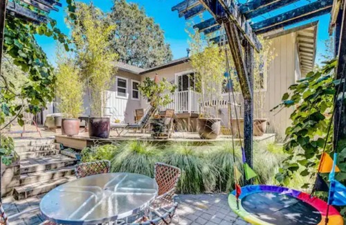 Graton House | IDEAL WINE COUNTRY RETREAT: country elegance, family friendly by design, welcome