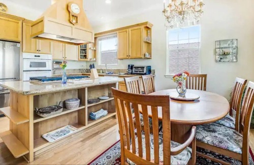 Graton House | IDEAL WINE COUNTRY RETREAT: country elegance, family friendly by design, welcome