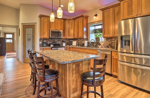 Big Lake House | Ideally Located Alaskan Getaway w/ Patio & Hot Tub