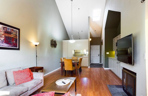 San Carlos Apartment | Ideally located Apt in Downtown San Carlos