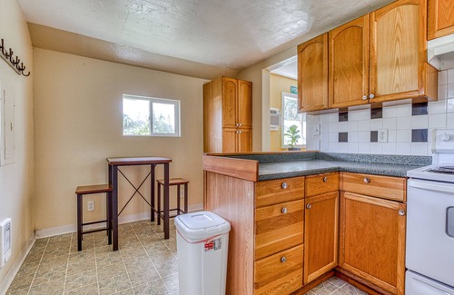 Mt. Hood - Columbia River Gorge House | Ideally located home in the Gorge with front porch, WiFi & washer/dryer