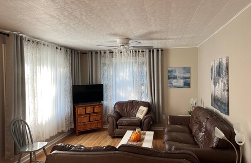 Sauble Beach Cottage | Ideally Located Private Family Cottage Steps to the Beach and Downtown