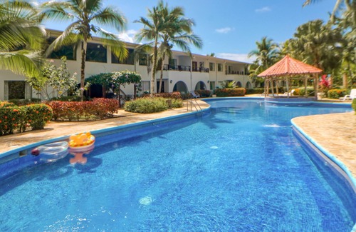 Damas Condo | Ideally Located Tropical Escape W/ Lush Gardens, & Shared Pool!