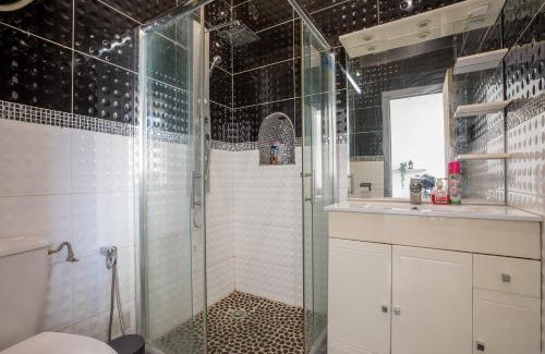 Toulon Apartment | Ideally placed to visit Toulon + Bright flat - Idéalement placé pour visiter Toulon + Lumineux