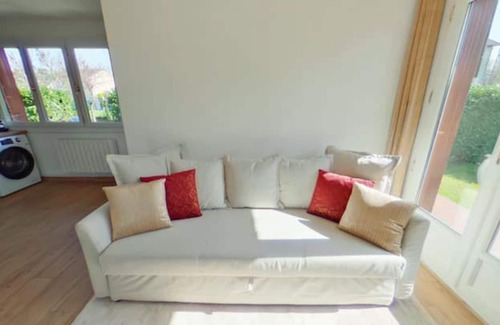 Sevran Apartment | IDF05 Superb cozy apartment CDG airport wifi 4 people