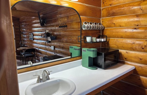 Tok Cabin | Iditarod Cabin-Modern Comfort in the Last Frontier (For families or casual travelers)