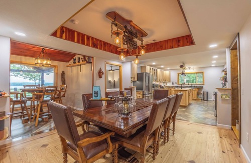 Mountain Home Cabin | Idle Awhile Cabin on 36 Acres – Luxury Meets Historic Charm in the Ozarks