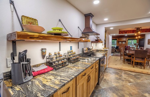 Mountain Home Cabin | Idle Awhile Cabin on 36 Acres – Luxury Meets Historic Charm in the Ozarks