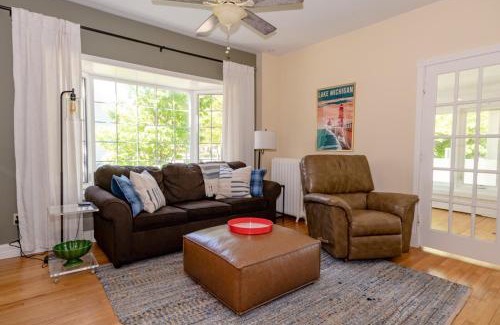 South Haven House | Idle Hour - Updated Home 2 blocks to South Beach and Town
