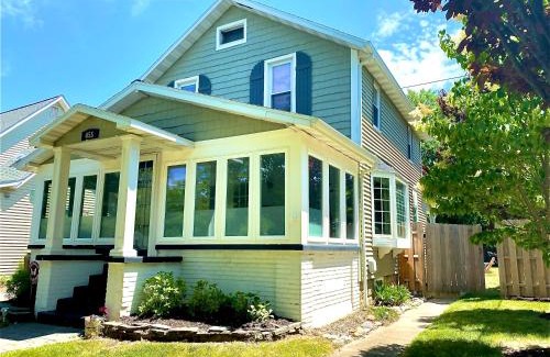 South Haven House | Idle Hour - Updated Home 2 blocks to South Beach and Town