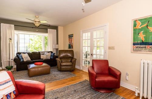 South Haven House | Idle Hour - Updated Home 2 blocks to South Beach and Town