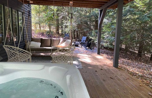 South Bloomingville Cabin | Idyll Reserve 3 | The Cabin - luxe, renovated, hot tub, sleeps 10