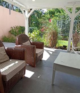 Sainte-Rose House | Idylle dans un cadre verdoyant avec une terrasse agréable citerne disponible
