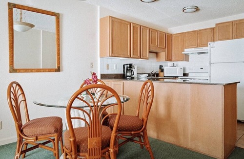 Nawiliwili Apartment | Idyllic 2BR Condo w/Full Kitchen w/Relaxing Outdoor Pool | Near Nawiliwili Par