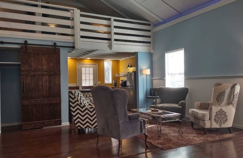 Ocala House | Idyllic Barndominium Loft Style Experience