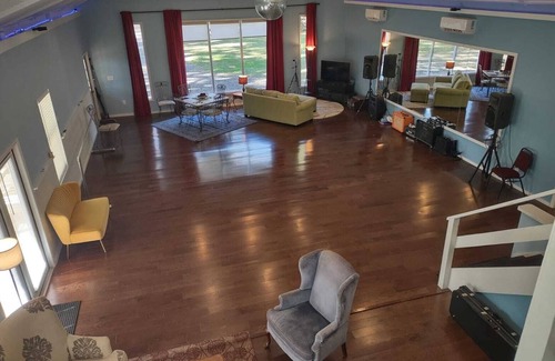 Ocala House | Idyllic Barndominium Loft Style Experience