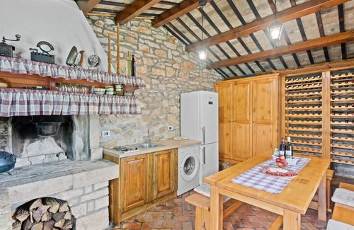 Martinski Villa | Idyllic Casa Corona with pool