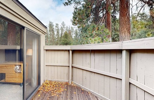 Black Butte Ranch House | Idyllic Central Oregon condo with pools, athletic courts, wood fireplace, & AC