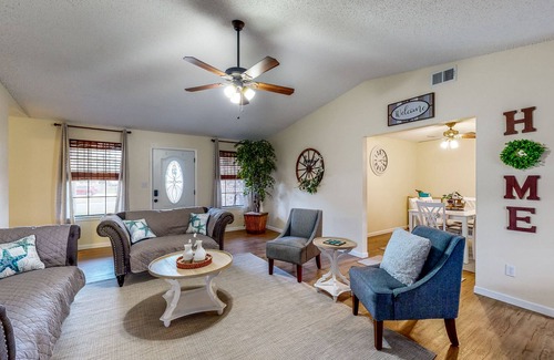 North Northwest Pensacola House | Idyllic Dog-Friendly Retreat w/ a Pool & Firepit