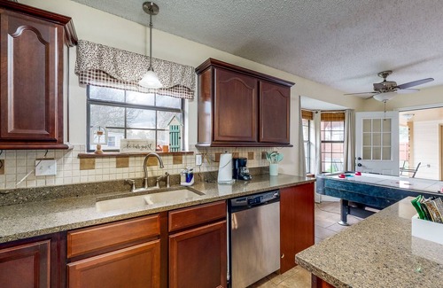 North Northwest Pensacola House | Idyllic Dog-Friendly Retreat w/ a Pool & Firepit