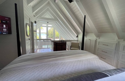 Seneca Cabin | Idyllic lakefront cabin with dock on Lake Keowee - 20 minutes from Clemson!
