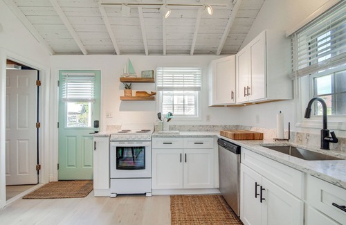 Plymouth Cottage | Idyllic Plymouth Vacation Rental - Steps to Beach!