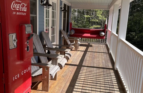 Waldoboro Cabin | Idyllic Post & Beam Cottage On Quiet Fresh Water Lake
