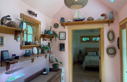 Oxford Cottage | Idyllic private waterfront location within walking distance to historic Oxford!