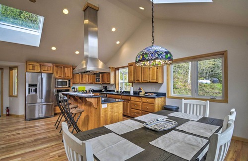 Port Angeles House | Idyllic Retreat ~ 20 Mi to Olympic National Park!