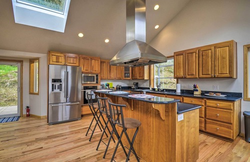 Port Angeles House | Idyllic Retreat ~ 20 Mi to Olympic National Park!