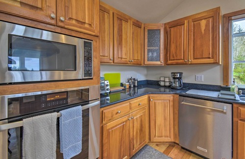 Port Angeles House | Idyllic Retreat ~ 20 Mi to Olympic National Park!