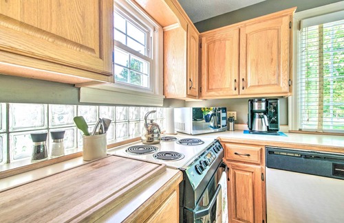 Springfield House | Idyllic Springfield Haven w/Screened Porch!