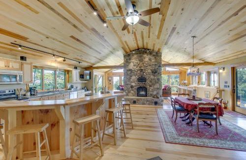 Sturgeon Bay House | Idyllic Sturgeon Bay Cabin with Fire Pit and View