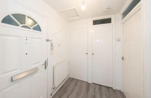Wanstead Apartment | Idyllic Stylish Apartment with Fast Speed Broadband & Free Parking