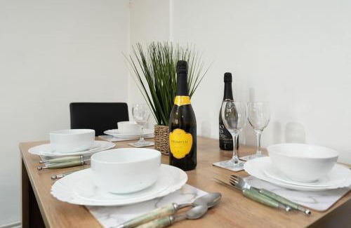 Wanstead Apartment | Idyllic Stylish Apartment with Fast Speed Broadband & Free Parking