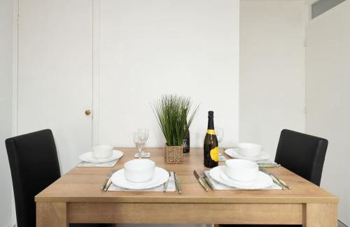 Wanstead Apartment | Idyllic Stylish Apartment with Fast Speed Broadband & Free Parking