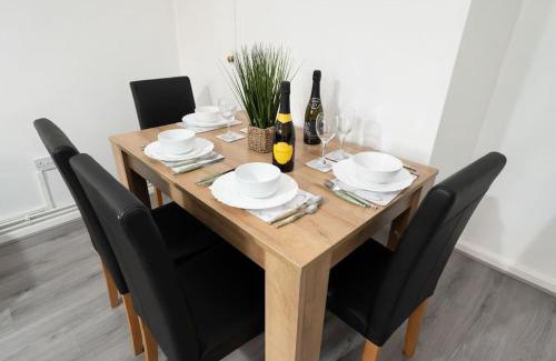 Wanstead Apartment | Idyllic Stylish Apartment with Fast Speed Broadband & Free Parking