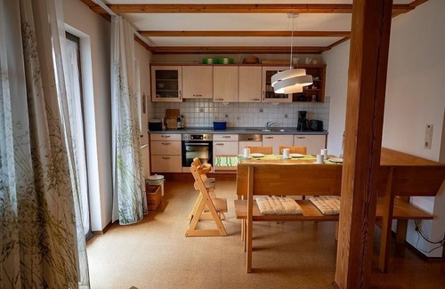 Gunzenhausen Apartment | Idyllic vacation apartment for up to 6 people (75 m²) with covered south-facing balcony