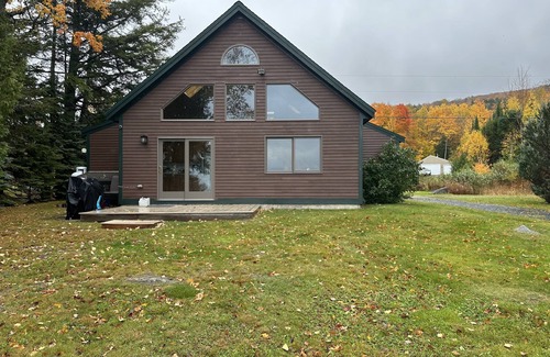 Greenville Cottage | Idyllic waterfront 4 season camp