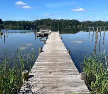 Bosau Apartment | Idyllische Wohnung mit Terrasse und Seezugang