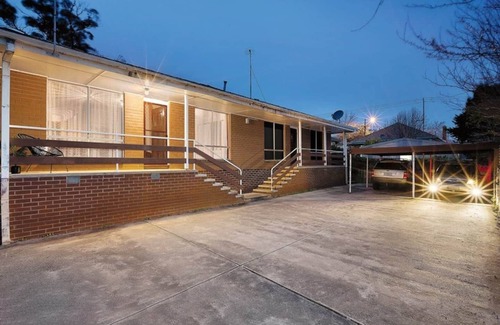 Ballarat North Apartment | If you are looking for a comfortable homely place to stay while in Ballarat, this is it