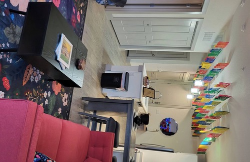 Downtown San Antonio Apartment | IG-Worthy Fiesta DT Retreat hotel Apt with free Parking and Pets Allowed