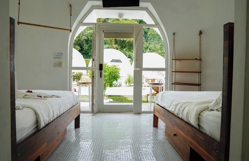 Manuel Antonio Hotel | Igloo Beach Lodge