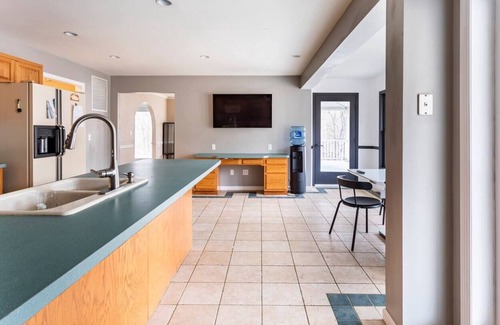 Putnam Valley House | iHeartNYState 3. Hot Tub, Sauna, Jacuzzi, Fireplace-