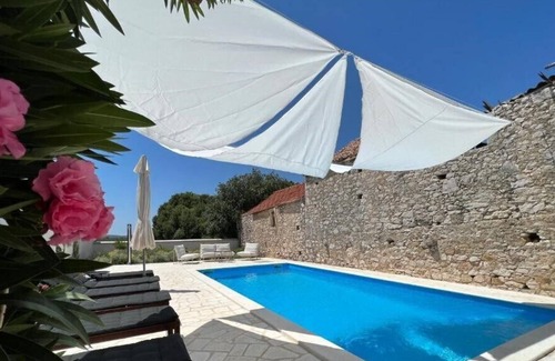 Velim House | Ika stone house Surrounded by nature