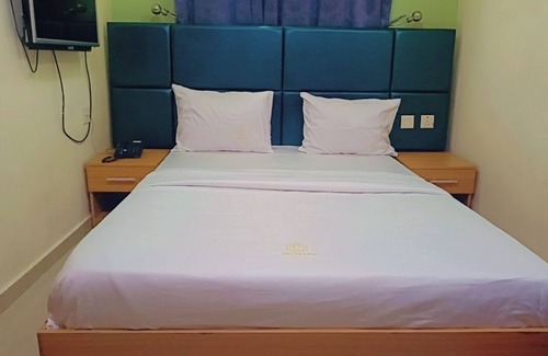 Lagos Mainland Hotel | Ikad Hotel and Suite Borno Way