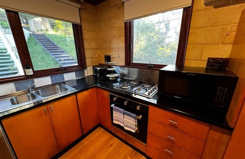 Mount Victoria House | Ikara - tranquil spacious accessible 4 bedroom