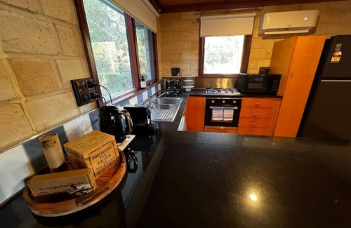 Mount Victoria House | Ikara - tranquil spacious accessible 4 bedroom